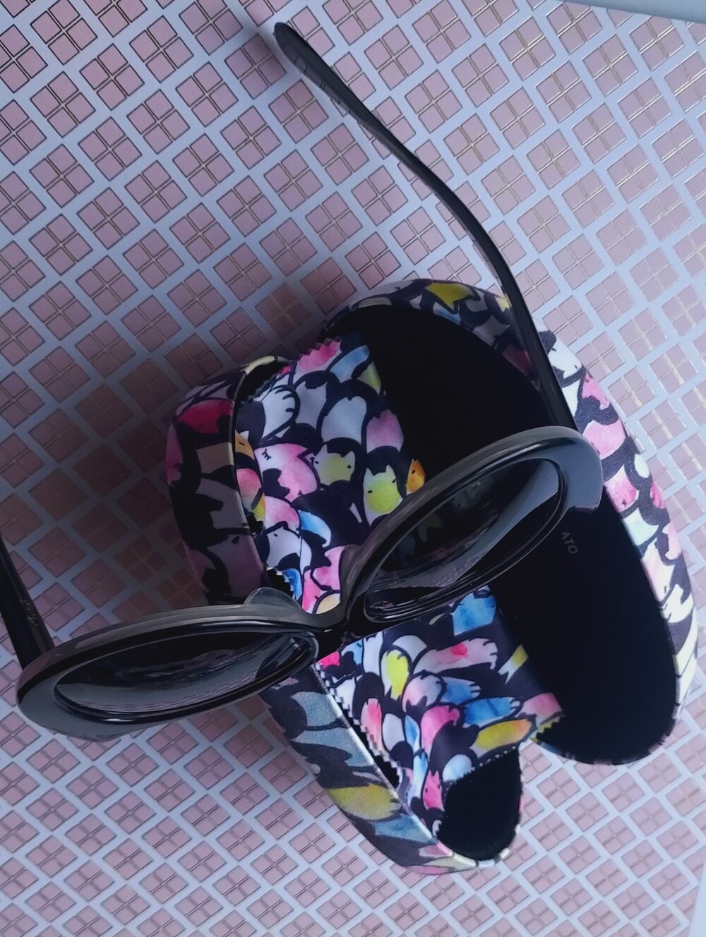 Tsumori Chisato Black Sunglasses with cats pattern colorful Case box cloth set - Picture 2 of 16